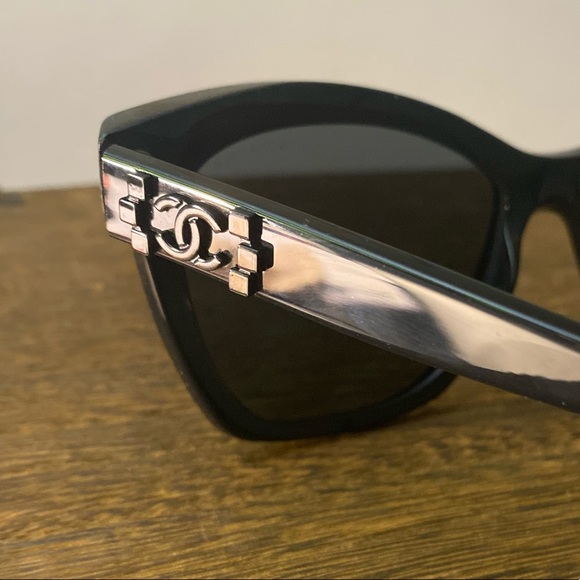 Chanel Sunglasses (authentic) with black CC logo - Picture 7 of 7